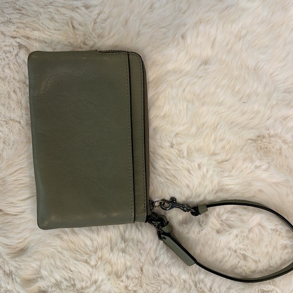 Coach small wristlet with card slots - Picture 3 of 5